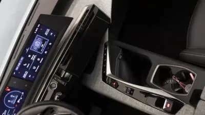 Vendo Peugeot 5008 2025 - 33900 EUR, 25000 km - AUTO.MOTO.pt