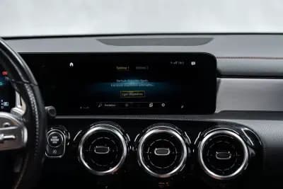 Vendo Mercedes-Benz CLA 180 2022 - 34950 EUR, 67000 km - AUTO.MOTO.pt