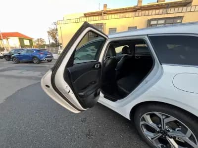 Vendo Kia Ceed SW 2020 - 18450 EUR, 180000 km - AUTO.MOTO.pt