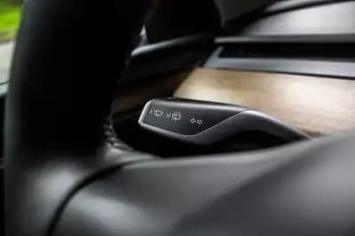 Sell Tesla Model Y 2023 - 37990 EUR, 39034 km - AUTO.MOTO.pt