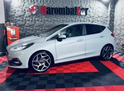 Sell Ford Fiesta 2019 - 21990 EUR, 151232 km - AUTO.MOTO.pt