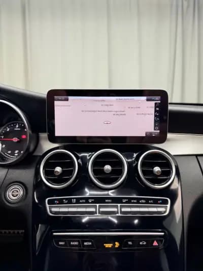 Vendo Mercedes-Benz C 300 2019 - 22750 EUR, 234000 km - AUTO.MOTO.pt