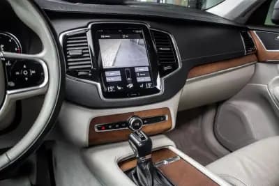 Sell Volvo XC 90 2016 - 24990 EUR, 206775 km - AUTO.MOTO.pt