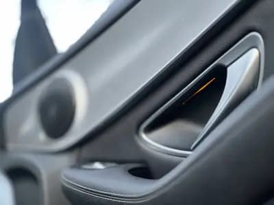 Sell Mercedes-Benz GLC 350 2017 - 46490 EUR, 160000 km - AUTO.MOTO.pt