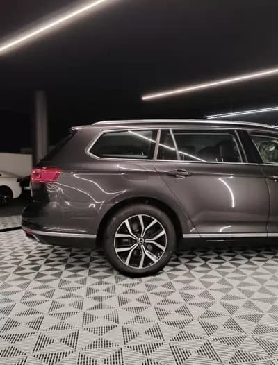 Vendo Volkswagen Passat Variant 2021 - 20750 EUR, 132592 km - AUTO.MOTO.pt