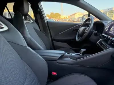 Vendo Toyota C-HR 2023 - 33750 EUR, 30087 km - AUTO.MOTO.pt