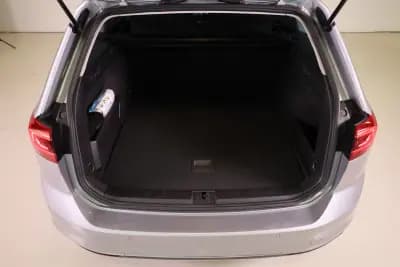 Vendo Volkswagen Passat Variant 2021 - 25990 EUR, 70682 km - AUTO.MOTO.pt