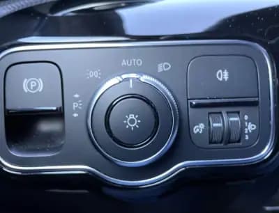 Sell Mercedes-Benz A 180 2019 - 25900 EUR, 121201 km - AUTO.MOTO.pt