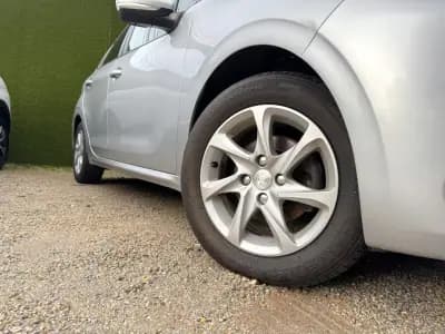 Vendo Peugeot 208 2016 - 8900 EUR, 178000 km - AUTO.MOTO.pt