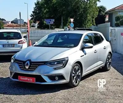 Vendo Renault Mégane 2020 - 18990 EUR, 82646 km - AUTO.MOTO.pt