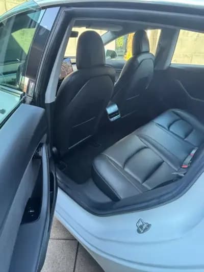 Vendo Tesla Model 3 2019 - 22900 EUR, 117000 km - AUTO.MOTO.pt