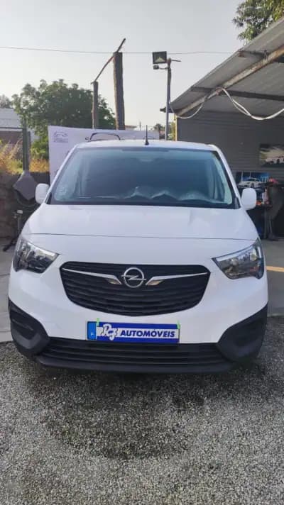 Vendo Opel Combo 2020 - 12978 EUR, 149789 km - AUTO.MOTO.pt