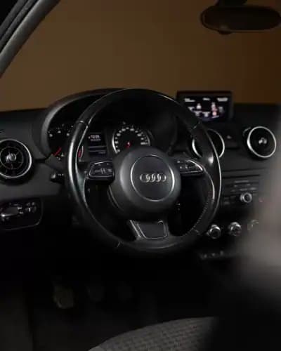 Sell Audi A1 2010 - 8950 EUR, 193000 km - AUTO.MOTO.pt