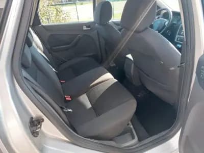 Sell Ford Focus SW 2005 - 2990 EUR, 307902 km - AUTO.MOTO.pt