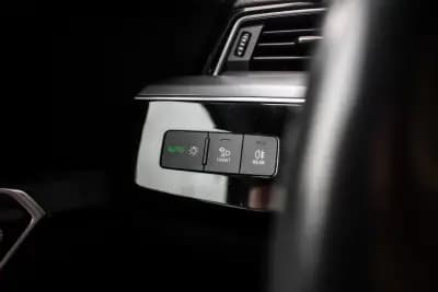 Vendo Audi Q8 e-Tron Sportback 2023 - 52900 EUR, 34353 km - AUTO.MOTO.pt