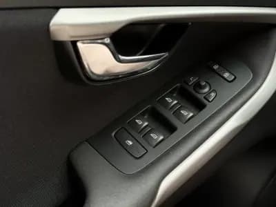 Vendo Volvo V40 2018 - 16850 EUR, 87000 km - AUTO.MOTO.pt