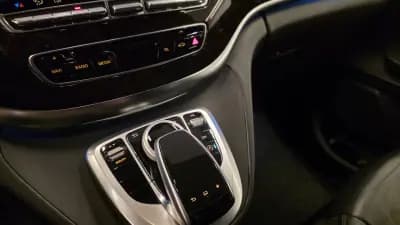 Vendo Mercedes-Benz V 220 2016 - 29900 EUR, 321809 km - AUTO.MOTO.pt