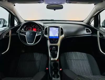 Vendo Opel Astra Sports Tourer 2011 - 6250 EUR, 235000 km - AUTO.MOTO.pt