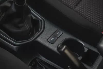 Sell Toyota Hilux 2023 - 44900 EUR, 17280 km - AUTO.MOTO.pt