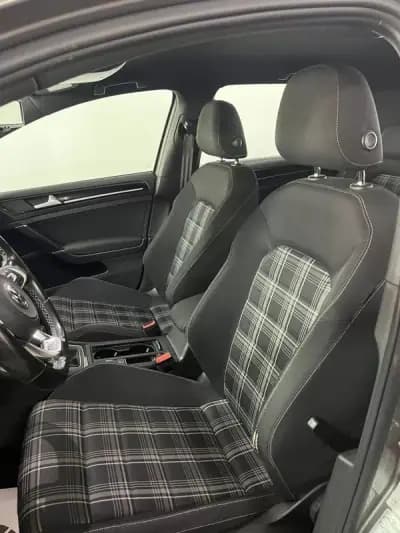 Vendo Volkswagen Golf 2015 - 18900 EUR, 147980 km - AUTO.MOTO.pt