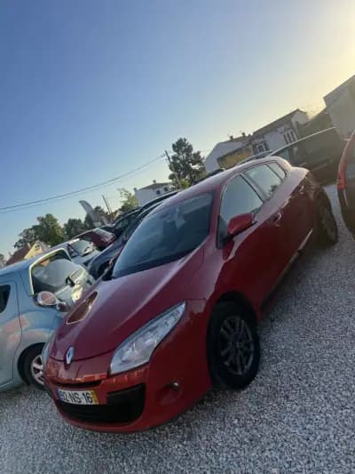 Vendo Renault Mégane 2010 - 4999 EUR, 338000 km - AUTO.MOTO.pt
