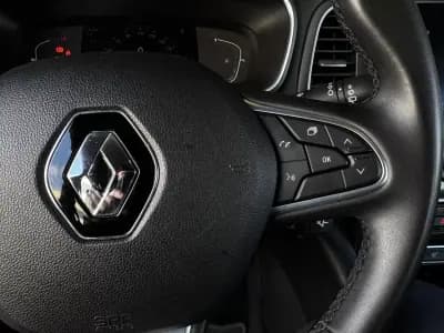 Vendo Renault Mégane Sport Tourer 2022 - 16990 EUR, 132900 km - AUTO.MOTO.pt