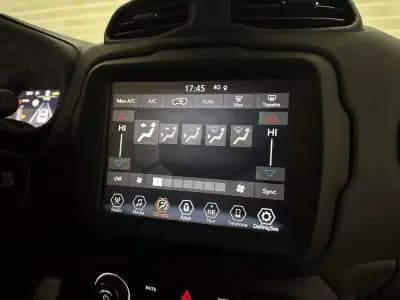 Vendo Jeep Renegade 2022 - 23950 EUR, 10796 km - AUTO.MOTO.pt