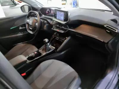 Sell Peugeot 208 2018 - 13990 EUR, 37000 km - AUTO.MOTO.pt