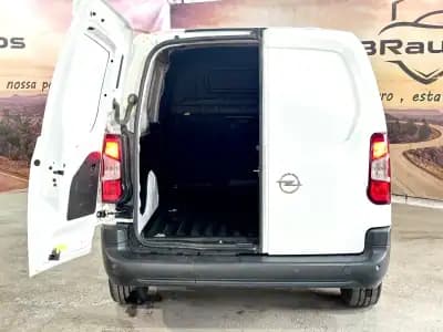 Vendo Opel Combo 2022 - 17900 EUR, 47542 km - AUTO.MOTO.pt