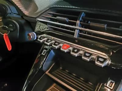 Vendo Peugeot 208 2020 - 21990 EUR, 16868 km - AUTO.MOTO.pt