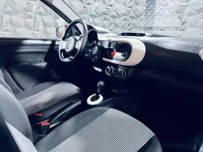 Vendo Renault Twingo 2023 - 16990 EUR, 16461 km - AUTO.MOTO.pt