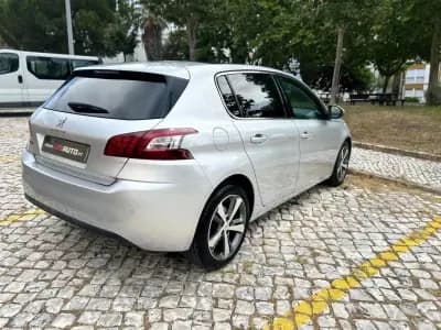 Vendo Peugeot 308 2015 - 8900 EUR, 210000 km - AUTO.MOTO.pt