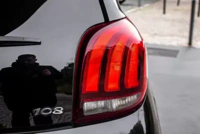 Vendo Peugeot 108 2018 - 9450 EUR, 70258 km - AUTO.MOTO.pt