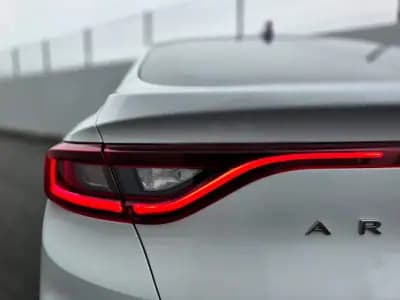 Vendo Renault Arkana 2021 - 23250 EUR, 52400 km - AUTO.MOTO.pt