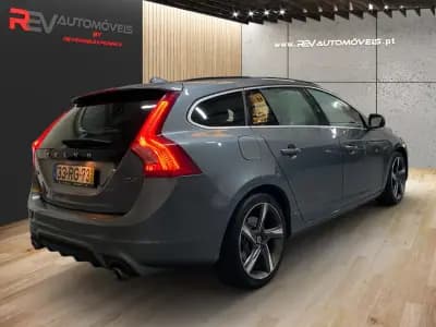 Vendo Volvo V60 2016 - 13950 EUR, 322000 km - AUTO.MOTO.pt