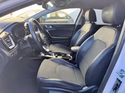 Vendo Kia Ceed SW 2023 - 22750 EUR, 83000 km - AUTO.MOTO.pt