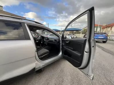 Vendo Kia Stonic 2022 - 13750 EUR, 81000 km - AUTO.MOTO.pt