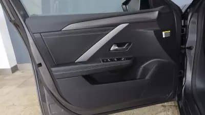 Vendo Opel Astra 2024 - 24450 EUR, 13500 km - AUTO.MOTO.pt