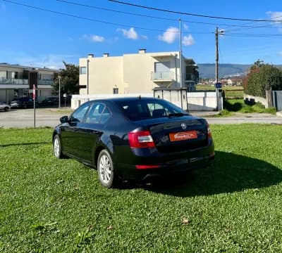 Vendo Skoda Octavia 2016 - 10500 EUR, 200000 km - AUTO.MOTO.pt