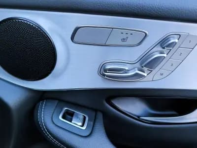 Vendo Mercedes-Benz GLC 220 2018 - 29950 EUR, 198985 km - AUTO.MOTO.pt