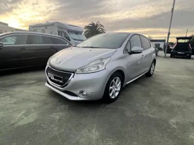 Sell Peugeot 208 2014 - 8900 EUR, 160599 km - AUTO.MOTO.pt