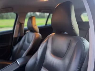 Vendo Volvo V60 2013 - 8990 EUR, 294390 km - AUTO.MOTO.pt