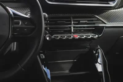 Sell Peugeot e-2008 2021 - 21750 EUR, 62670 km - AUTO.MOTO.pt