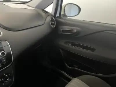 Vendo Fiat Punto 2017 - 9250 EUR, 97114 km - AUTO.MOTO.pt