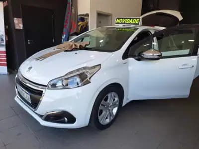 Vendo Peugeot 208 2017 - 7900 EUR, 157000 km - AUTO.MOTO.pt