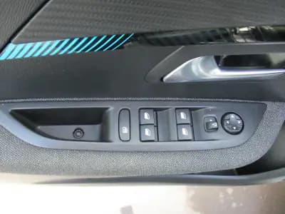 Vendo Peugeot 208 2022 - 15490 EUR, 52152 km - AUTO.MOTO.pt