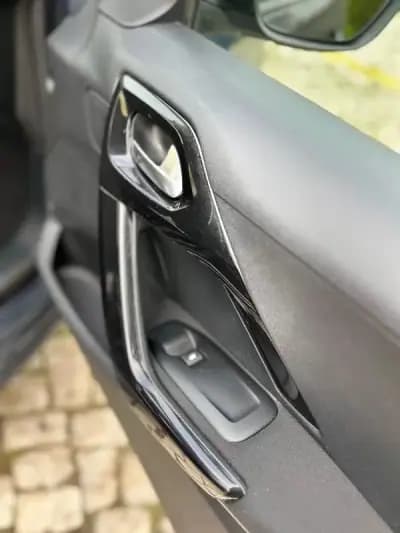 Vendo Peugeot 208 2017 - 9980 EUR, 129000 km - AUTO.MOTO.pt