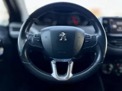 Vendo Peugeot 208 2017 - 9950 EUR, 147000 km - AUTO.MOTO.pt