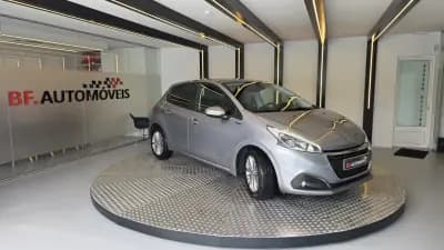 Sell Peugeot 208 2019 - 9900 EUR, 179951 km - AUTO.MOTO.pt