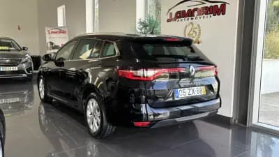 Vendo Renault Mégane Sport Tourer 2018 - 12999 EUR, 131021 km - AUTO.MOTO.pt